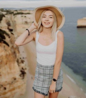 Profile picture of Zoe Dylan